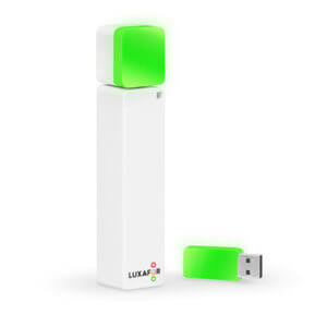 Luxafor Bluetooth Busylight mit Dongle weiss, leuchtet grün ohne Hintergrund